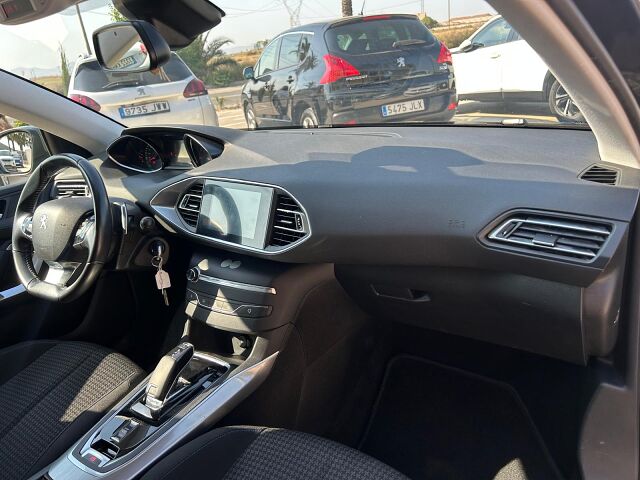 PEUGEOT 308 STYLE 1.2 E-THP AUTO SPANISH LHD IN SPAIN 64000 MILES SUPERB 2019